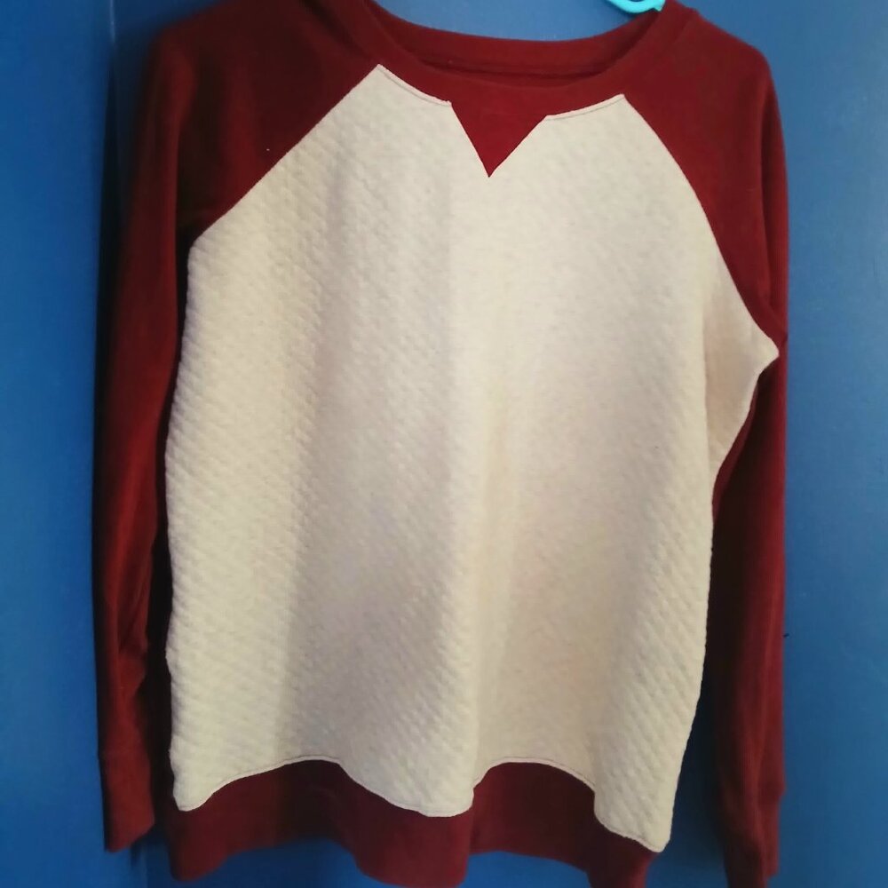 Maroon and white crewneck